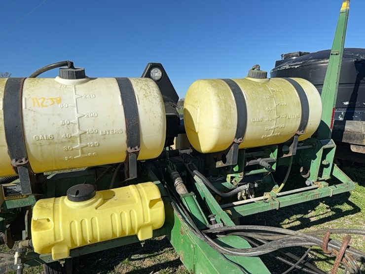 john-deere-7200-pull-type-vacuum-air-planter---4-row-located-at-107-jernigan-swamp-rd.,-ahoskie,-nc-image-40