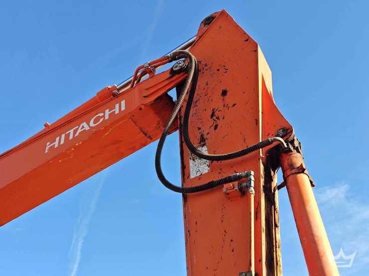 2019-hitachi-zx300-lc-image-13