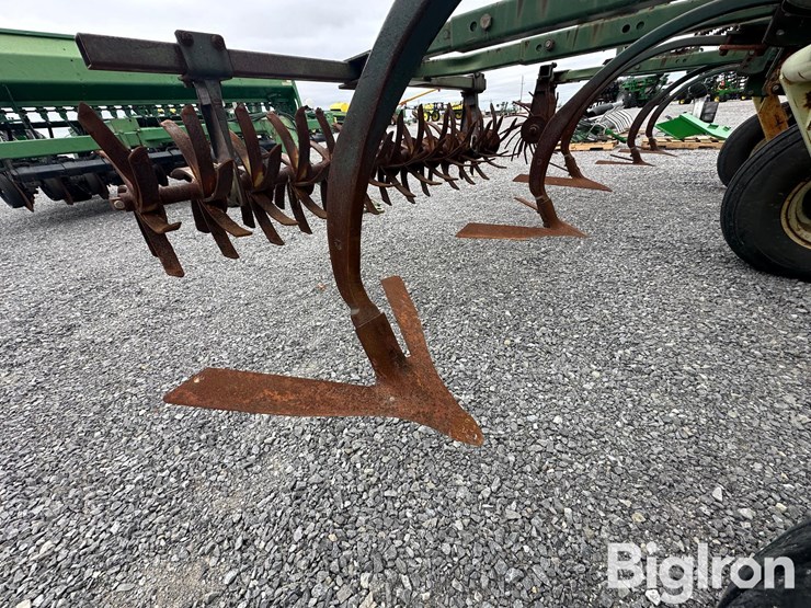 orthman-fallowmaster-930-42'-sweep-plow-image-11