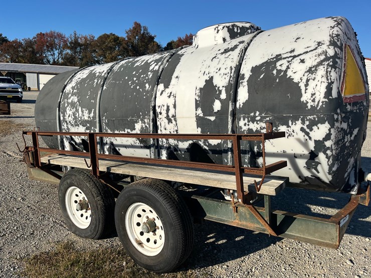 shivers-dual-axle-1000-gal-poly-nurse-trailer,-no-pump,-located-at-1244-vandiford-thomas-rd,-snow-hill-nc-call-252-531-8061-for-more-information-image-4