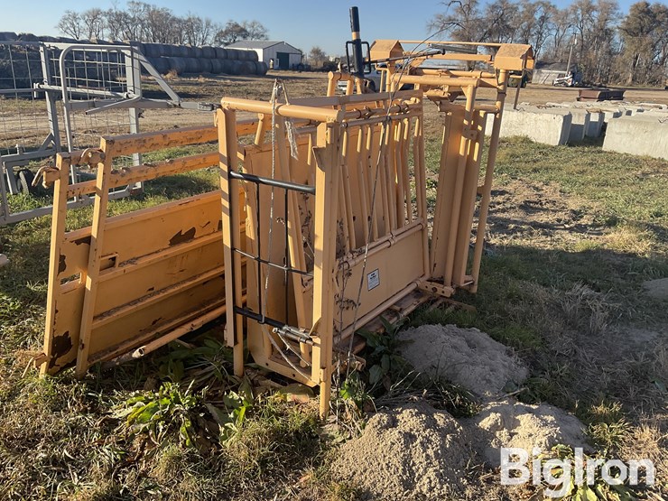 foremost-calf-working-table-image-5