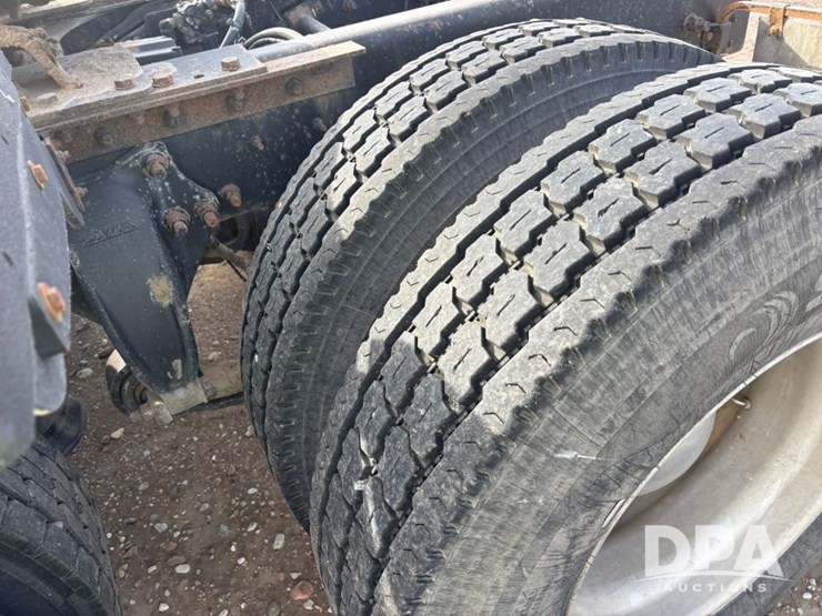 2000-caterpillar-10-image-28