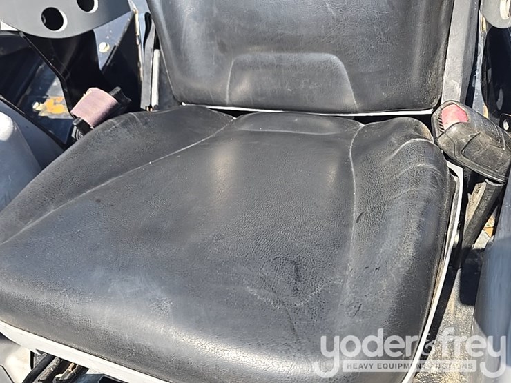 2020-deere-35g-image-73