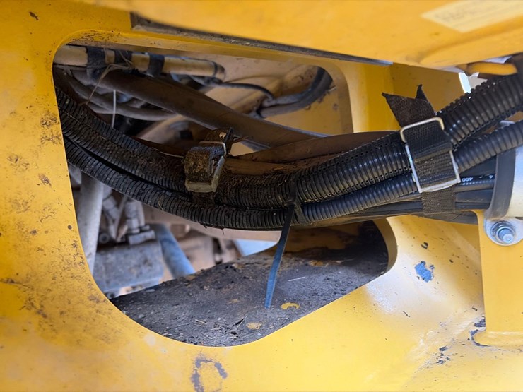 john-deere-324-image-24