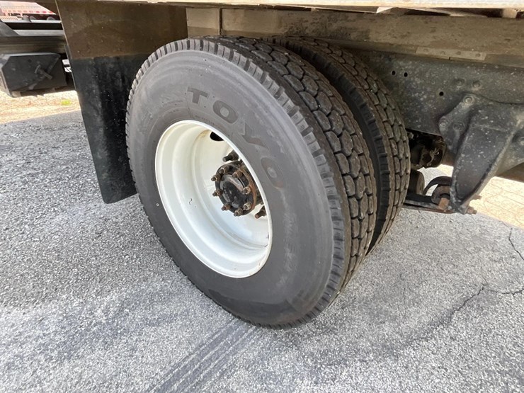 2021-freightliner-m2-106-image-9