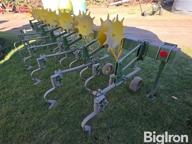 john-deere-8r30"-cultivator-image-4
