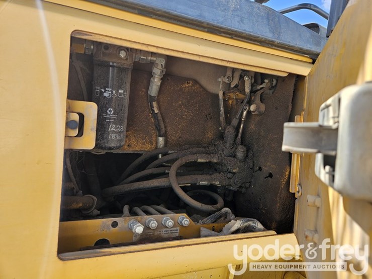 2015-deere-450j-image-27