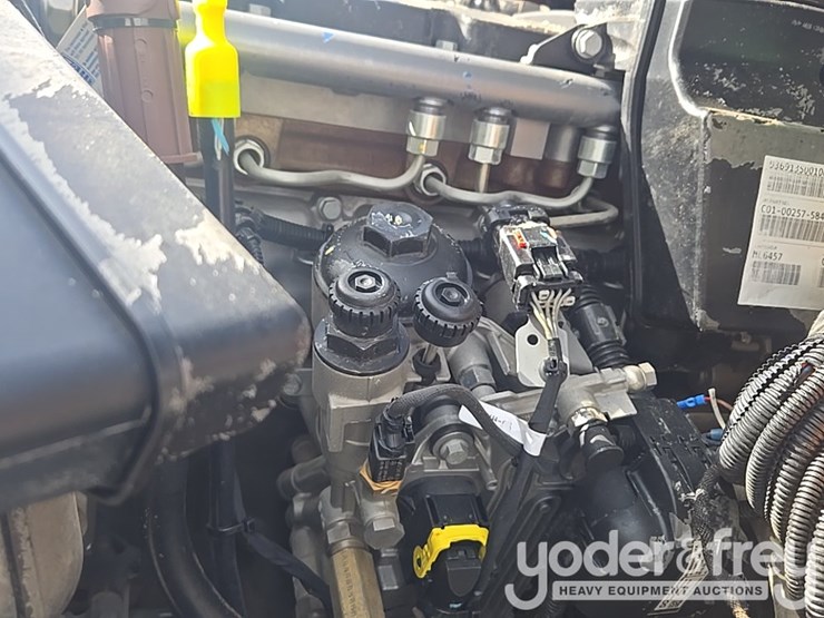 2021-freightliner-m2-106-image-79