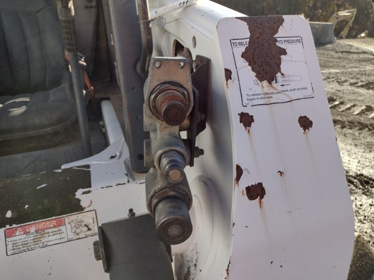 bobcat-s220-image-14