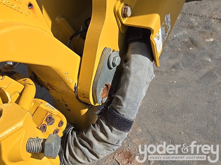 2017-deere-872g-image-63