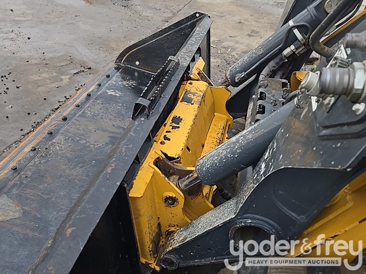 2020-deere-333g-image-12