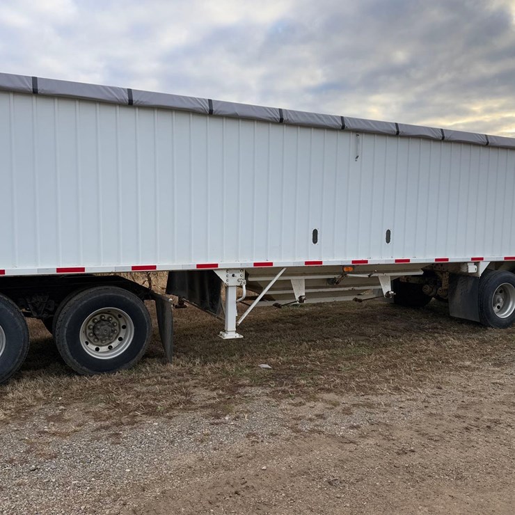 1996 Agri Trader 32’ steel hopper bottom trailer