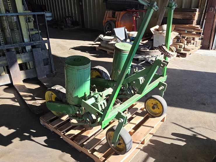 john-deere-2r30"-planter-image-3