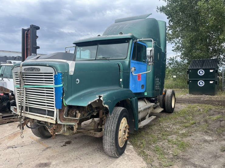 #1633-•-1995-freightliner-usf-1e-sleeper-cab-truck-tractor-image-1