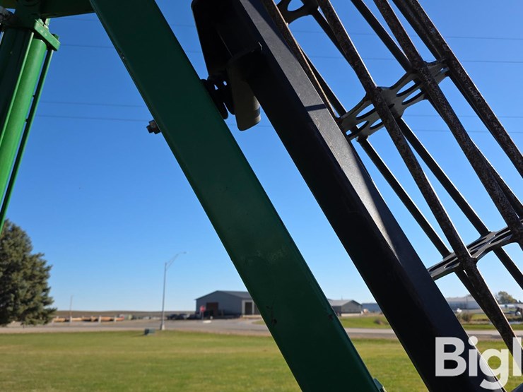 john-deere-200-image-16