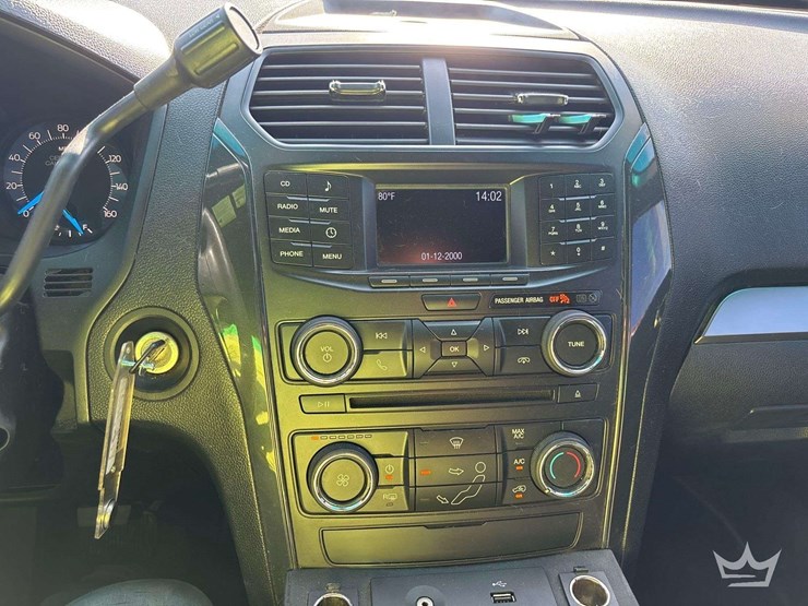 2017-ford-explorer-image-24