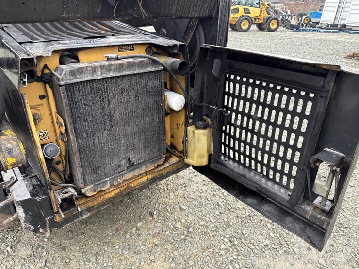 new-holland-lx885-image-34