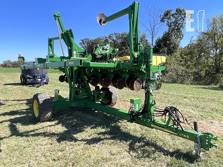 2021-john-deere-1745-image-7