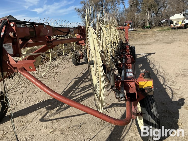 hesston-12-wheel-v-rake-image-12
