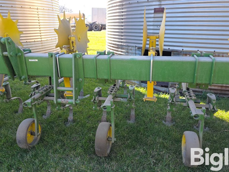 john-deere-8r30"-cultivator-image-10