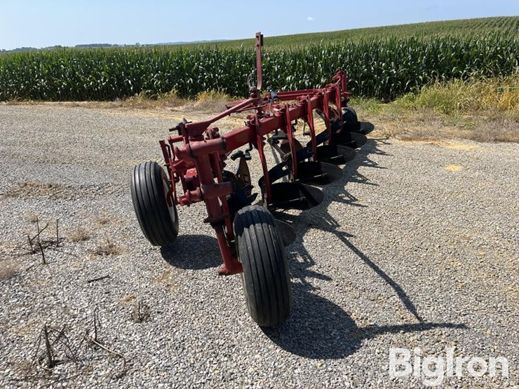 international-720-image-7