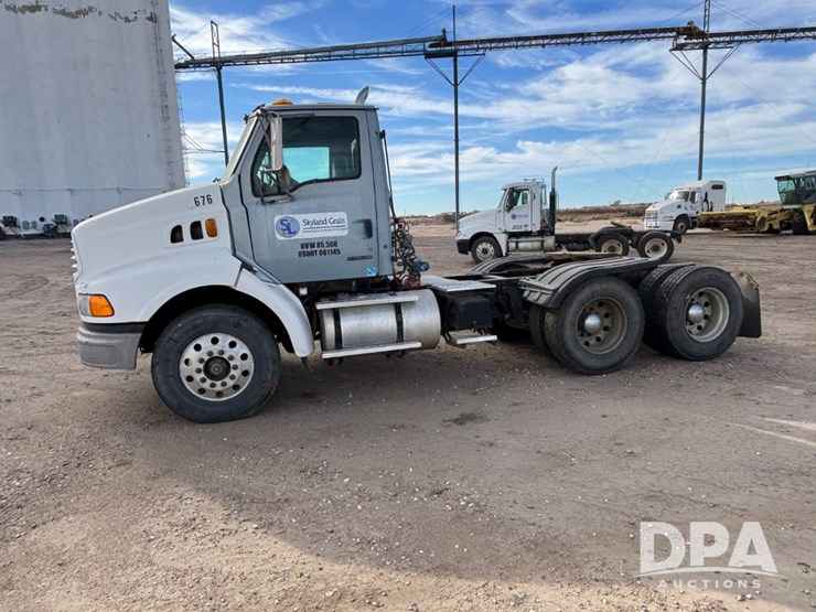 2000-caterpillar-10-image-12