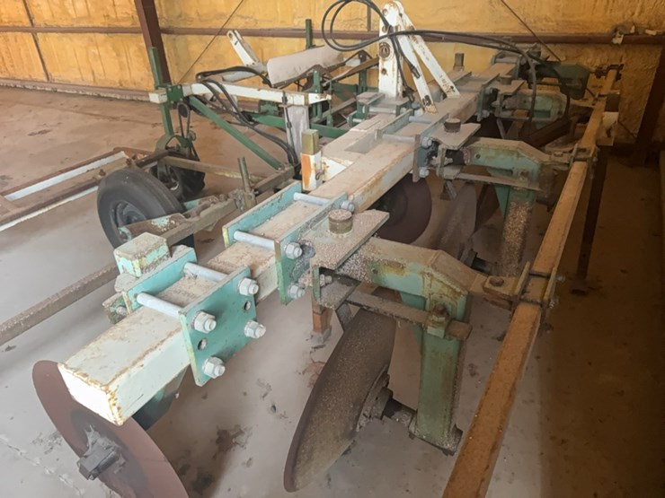 strickland-4-row-sweet-potato-inverting-plow-image-4