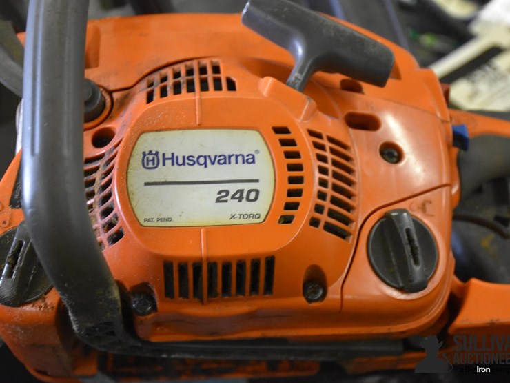 husqvarna-240-chainsaw-image-3