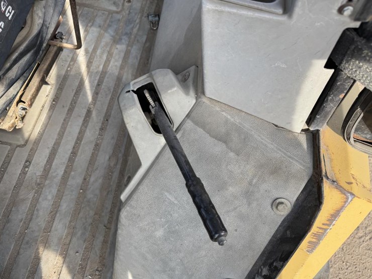 caterpillar-416b-image-48