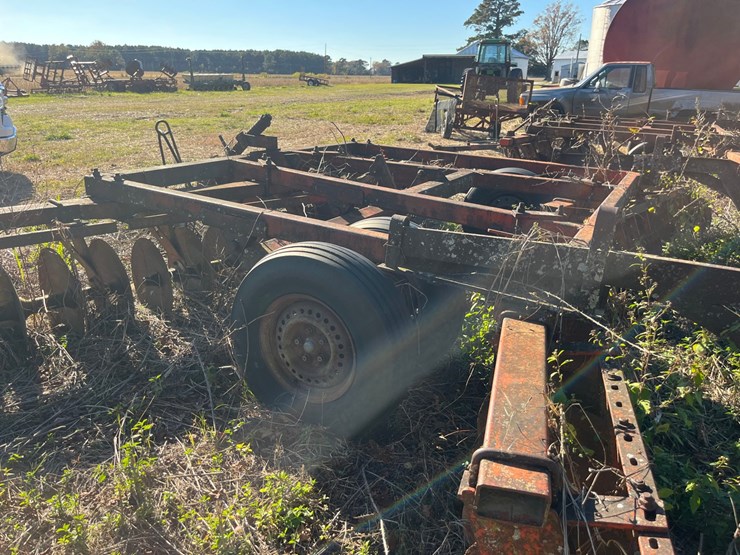 13’-case-disk-9”-spacing,-20”-blades,-no-hydraulics,-frame-for-drag-board,-located-at-276-jonestown-rd,-snow-hill-nc-call-252-531-8061-for-more-information-image-9