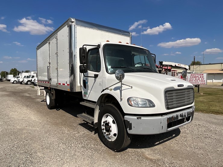2018-freightliner-m2-106-image-4