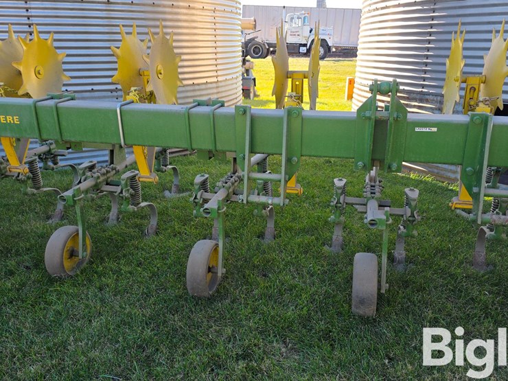 john-deere-8r30"-cultivator-image-12