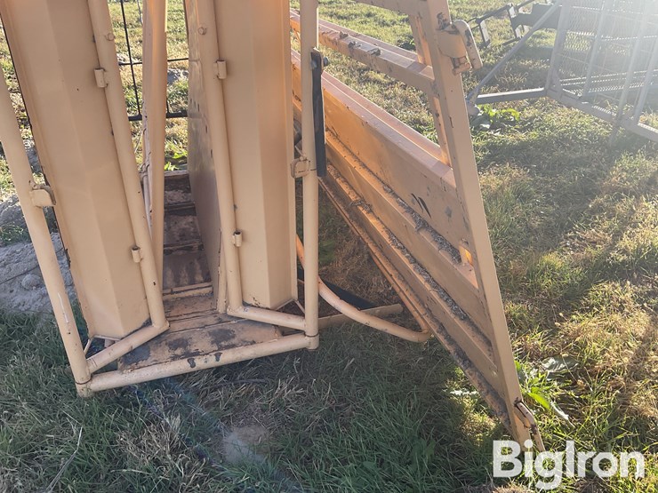 foremost-calf-working-table-image-17