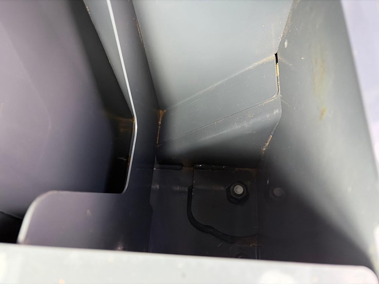 john-deere-324-image-40