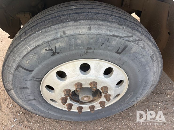 2000-caterpillar-10-image-18