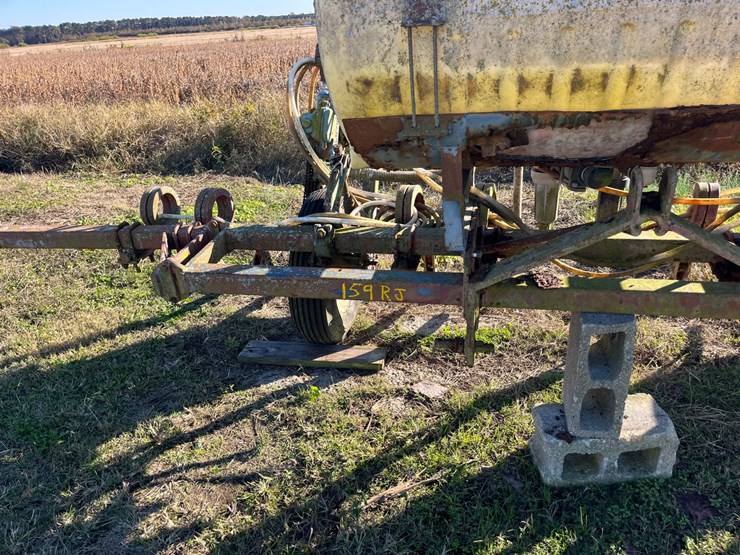 4-row-double-knife-rig-with-john-blue-piston-pump,-on-a-15’-x-3”-x-3”-bar-located-at-276-jonestown-road,-snow-hill-nc-call-252-531-8061-for-more-info.-image-7