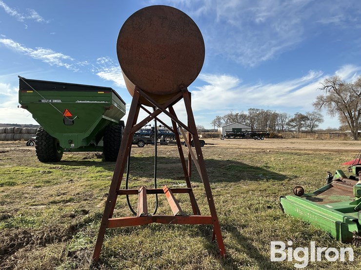 250-gal-fuel-tank-w/-stand-image-6