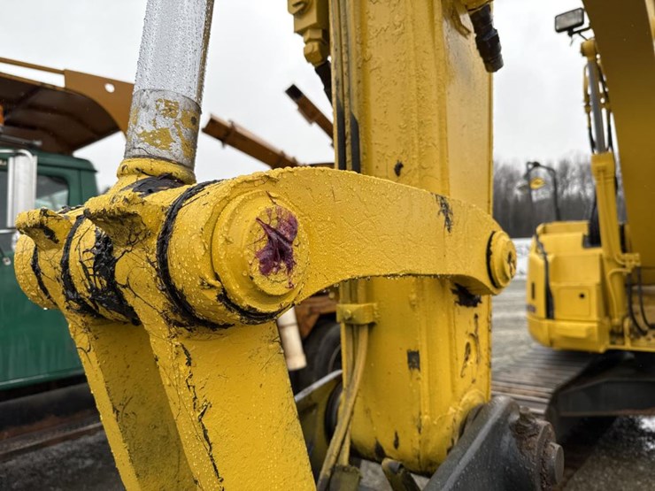 komatsu-pc138us-image-18