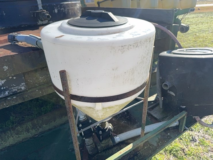 truck-body-with-hydraulic-cylinder,-still-in-place-with-poly-tank,-rinse-tank,-motor,-located-at-107-jernigan-swamp-rd.,-ahoskie,-nc-image-36