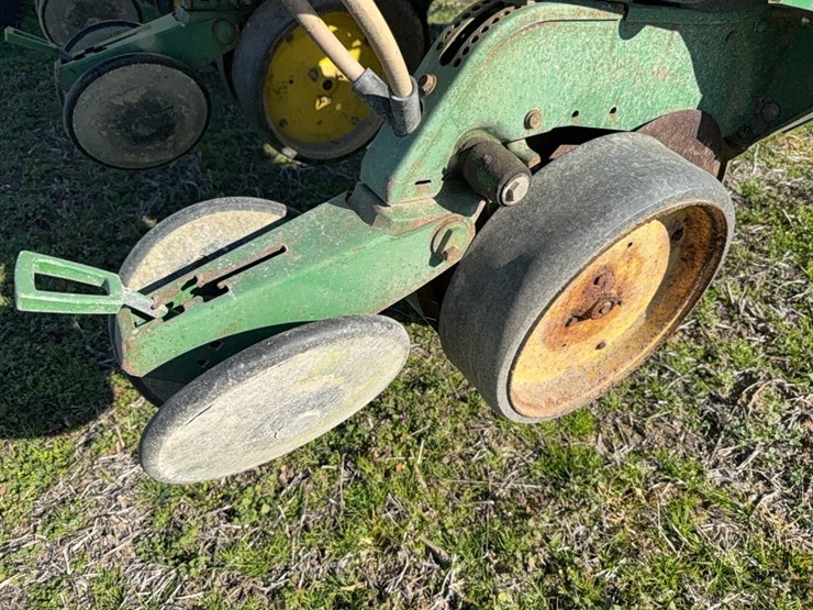 john-deere-7200-pull-type-vacuum-air-planter---4-row-located-at-107-jernigan-swamp-rd.,-ahoskie,-nc-image-18