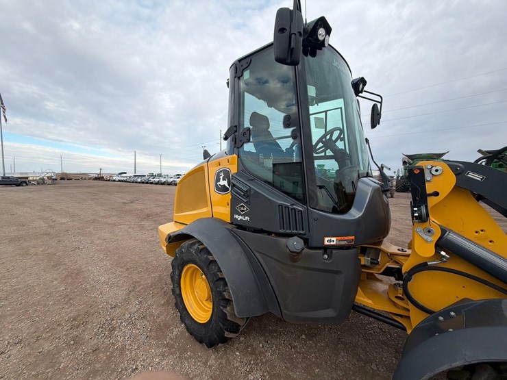 john-deere-324-image-15