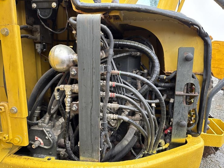 komatsu-pc138us-image-46
