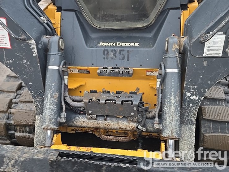 2020-deere-333g-image-43