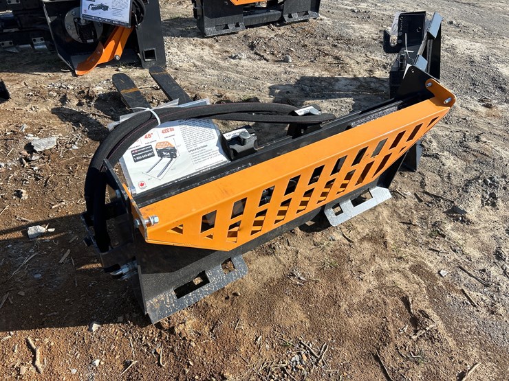 #44-•-48”-hydraulic-skid-steer-pallet-forks-image-2