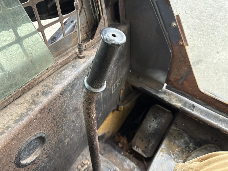 new-holland-lx885-image-46