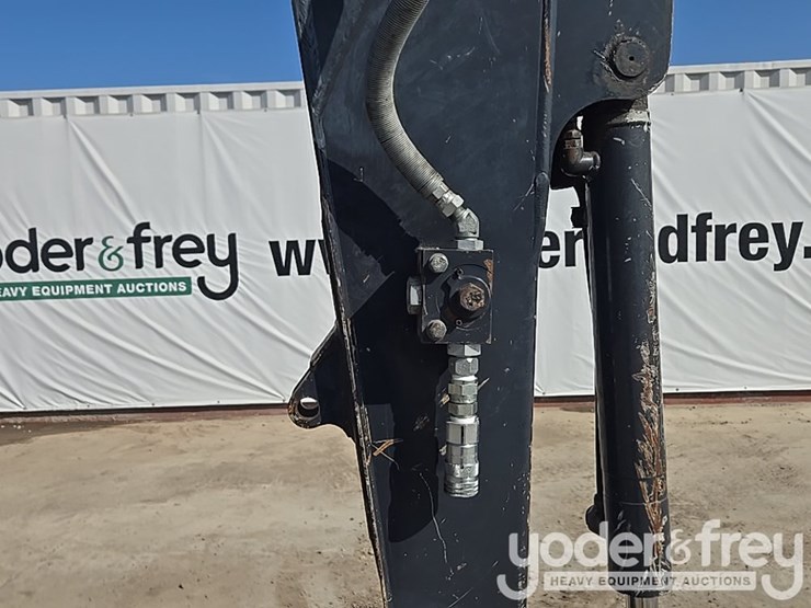 2019-deere-35g-image-44