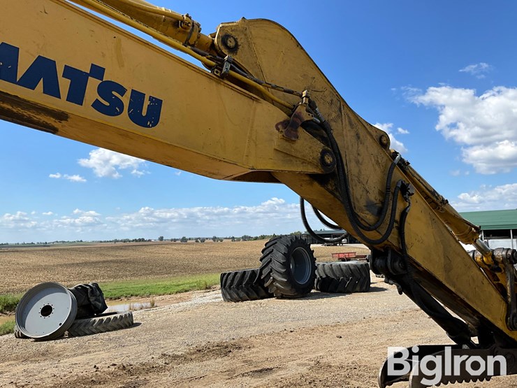 komatsu-220-trackhoe-image-16