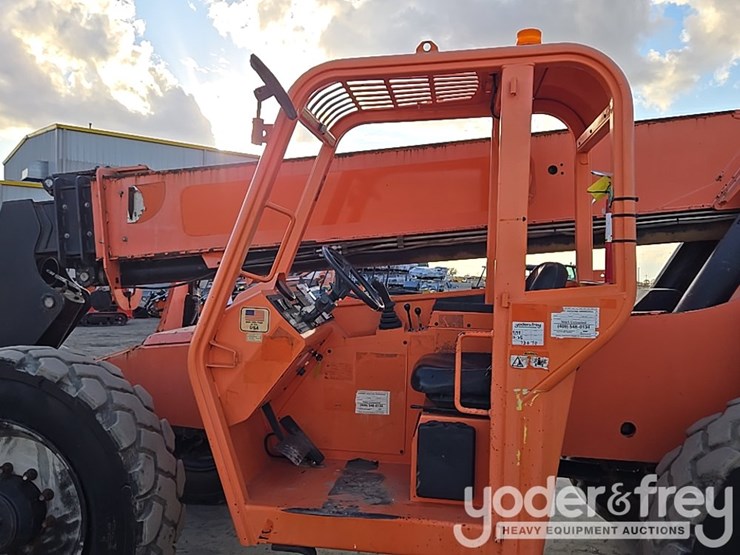 2016-sky-trak-8042-image-109