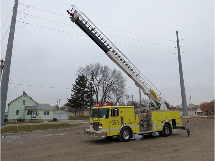 1995-kme-ladder-truck-image-1