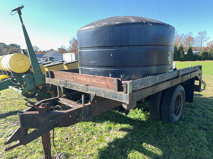 truck-body-with-hydraulic-cylinder,-still-in-place-with-poly-tank,-rinse-tank,-motor,-located-at-107-jernigan-swamp-rd.,-ahoskie,-nc-image-1